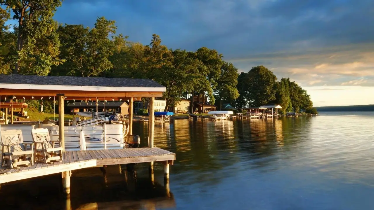 Locali di intrattenimento sul Lago di Bilancino